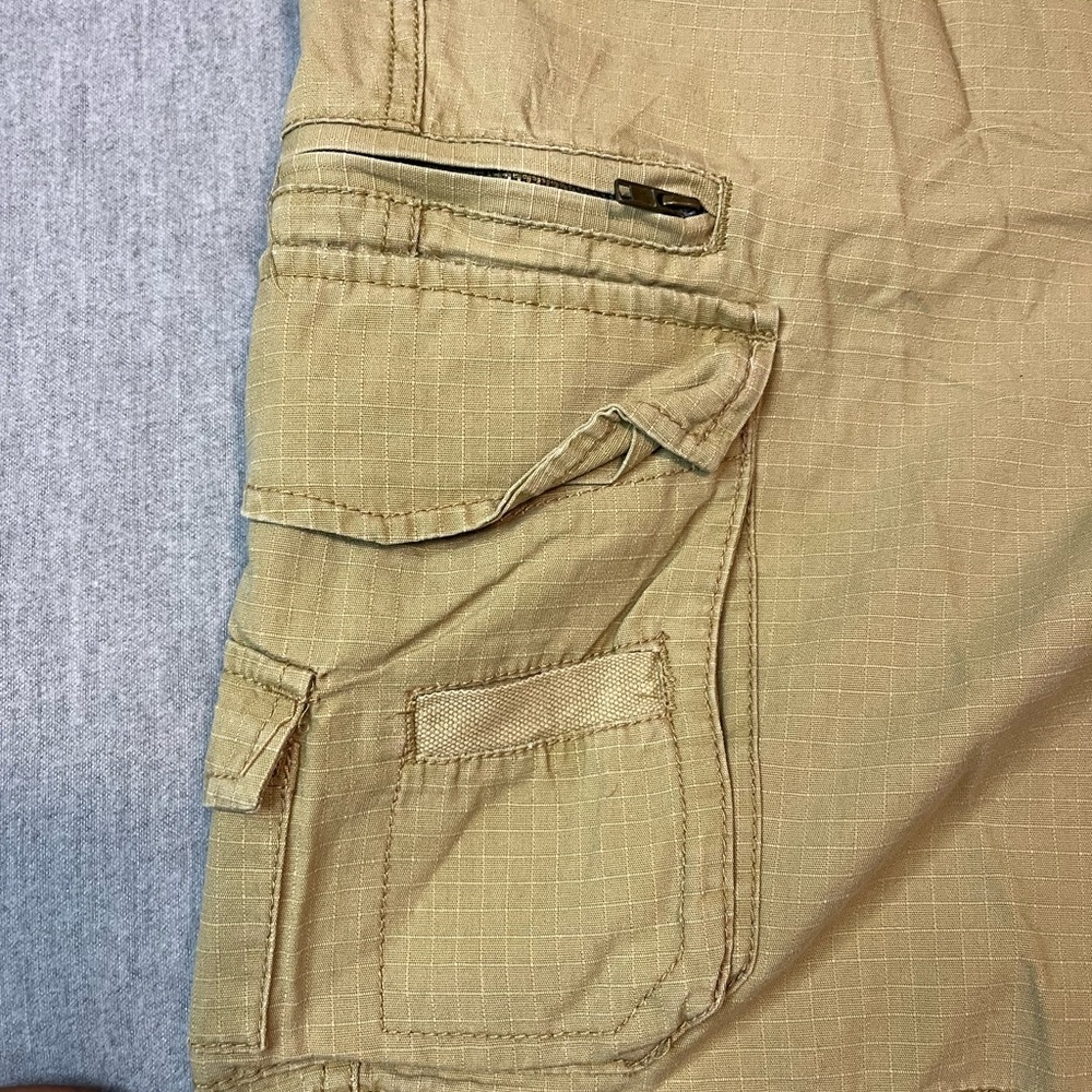 Subculture Men’s Cargo Shorts - Khaki, Size 33- EUC - Picture 3 of 5